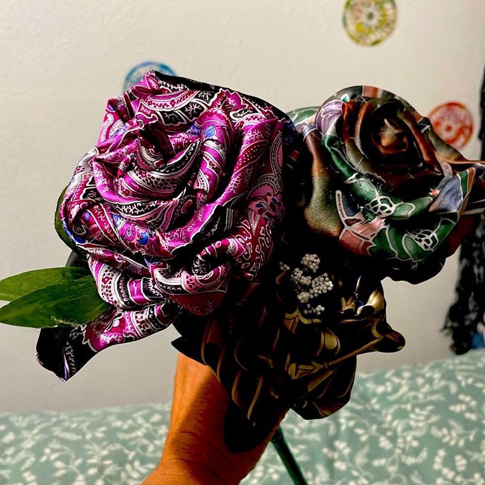 Tie Roses 100% silk. Not the same old tie for Father’s Day !